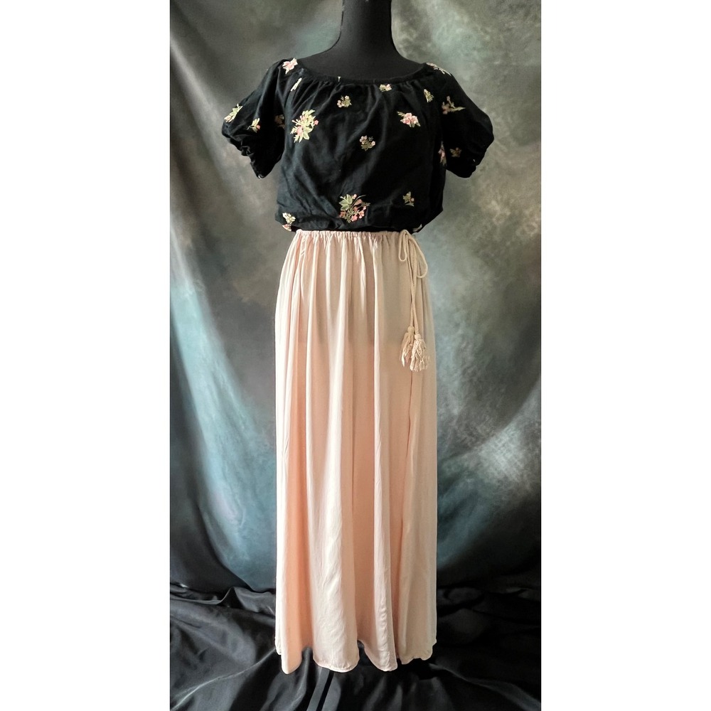 American Eagle Black Floral Embroidered Off Shoulder Crop Top Blouse Size Small - Picture 5 of 8